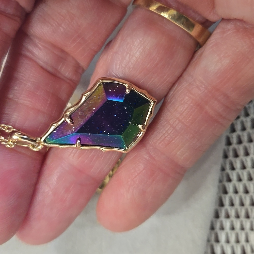 Kendra Scott Faceted Alex Gold Necklace In Irredescent Blue Goldstone - Picture 5 of 10